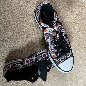 Women’s converse skull head